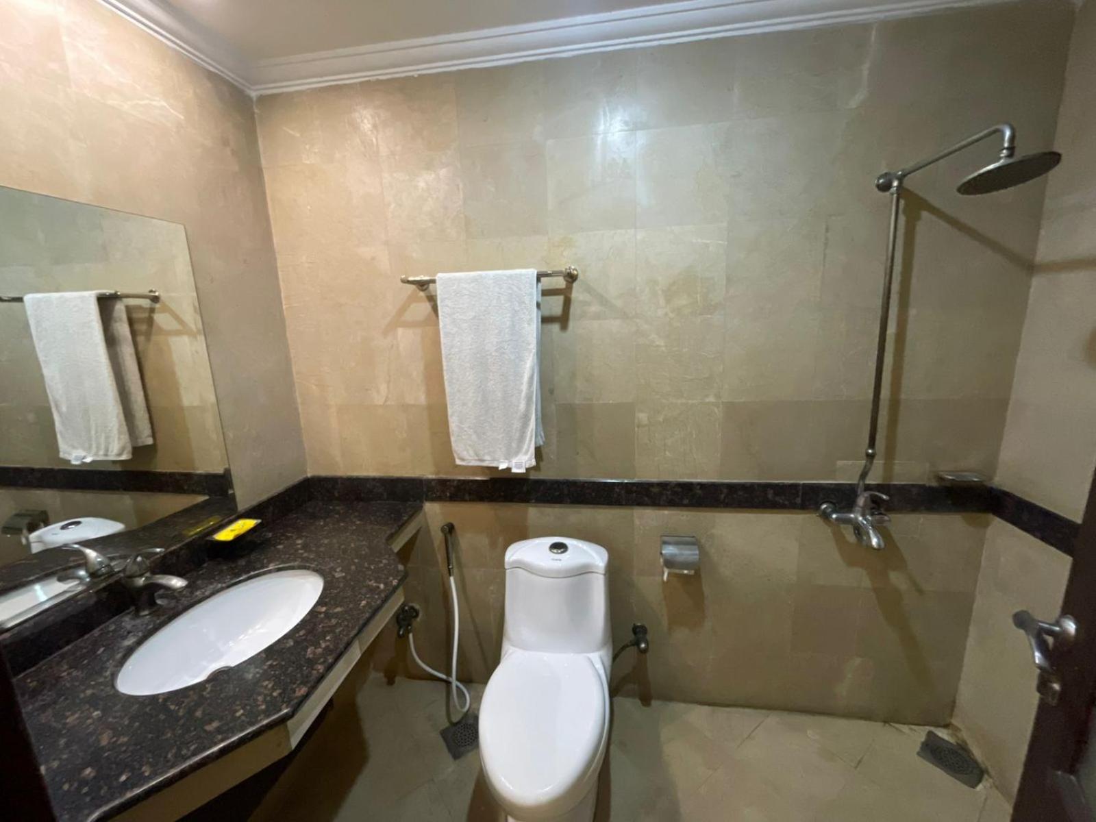 Panoramic Hotel Лахор Экстерьер фото